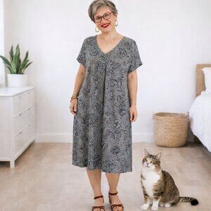 SMALL summer dress. J JILL black white floral print V-neck casual dress.  Comfy